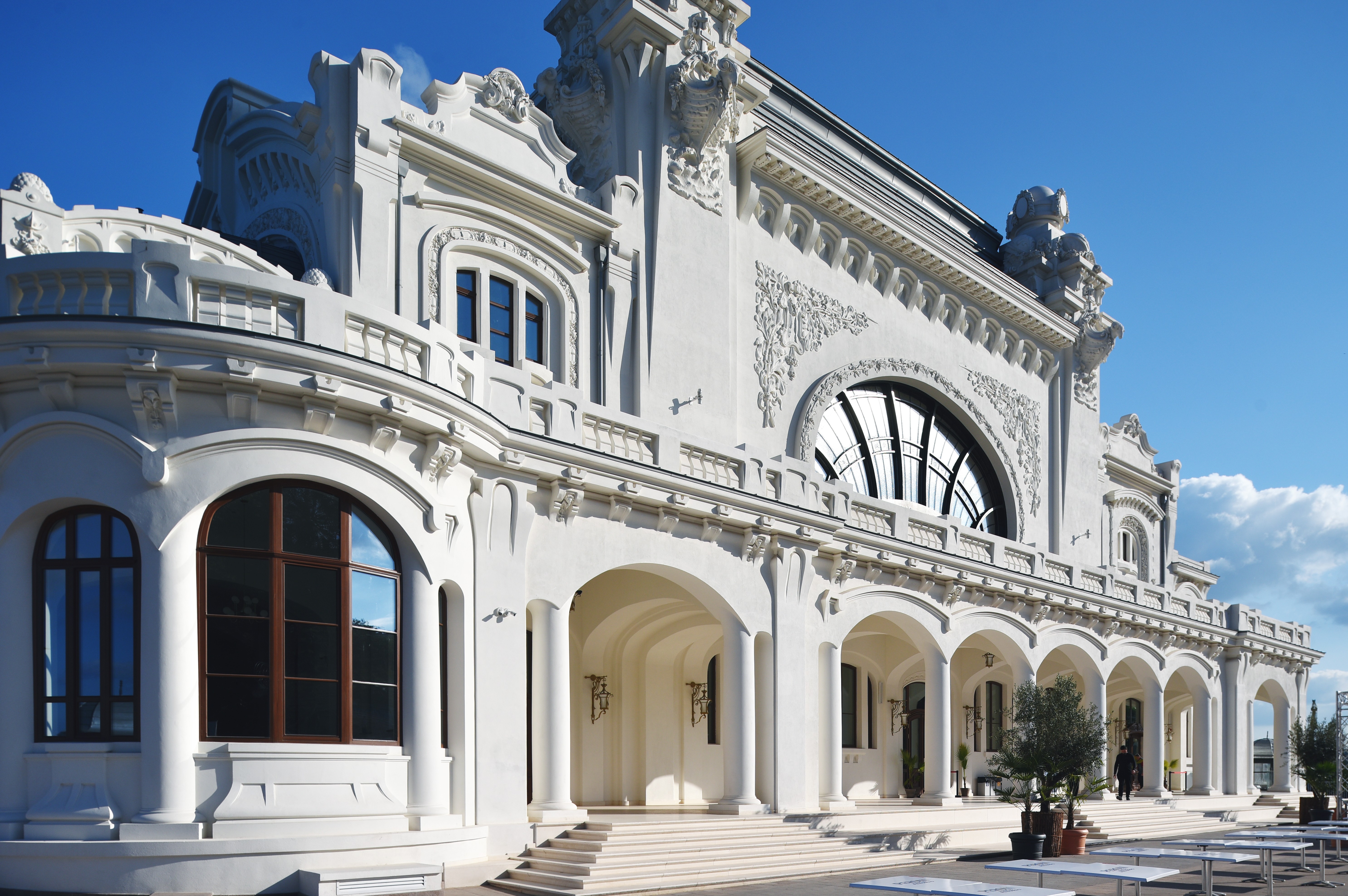 Scară monumentală la City Grill Cazino